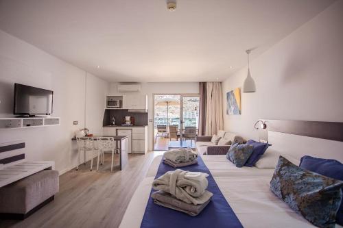 Suite Junior Superior del hotel Servatur Casablanca Suites and Spa - Adults Only. Foto 1