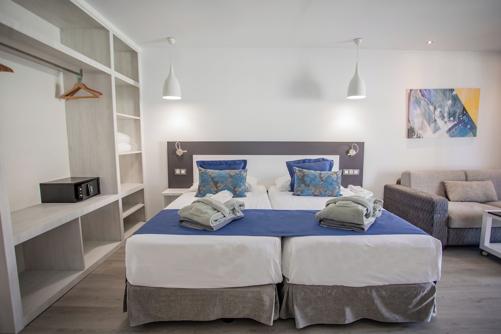 Suite junior del hotel Servatur Casablanca Suites and Spa - Adults Only. Foto 1