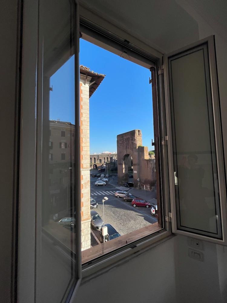 Dormitorio compartido económico, solo para mujeres del hotel Rome Experience. Foto 4