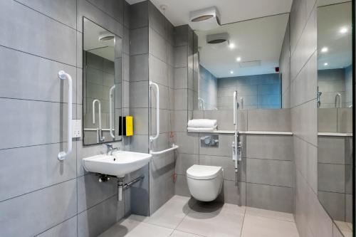 Estudio con cama grande adaptado para personas con movilidad reducida del hotel Staycity s Greenwich High Road. Foto 1