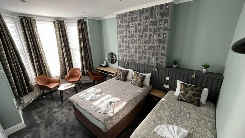 Habitación triple, baño privado (Double and Single Beds) del hotel Charlotte Guest House. Foto 8