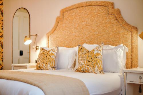 Habitación con cama extragrande del hotel The Black Lion. Foto 13