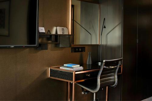 Habitación Doble Sky High con vistas al perfil urbano - 2 camas del hotel Montcalm East, Autograph Collection. Foto 1