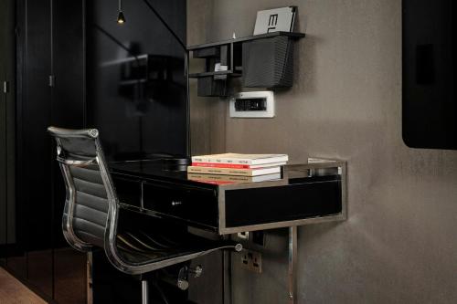 Habitación Feeling Superior con vistas a la ciudad - 1 cama extragrande del hotel Montcalm East, Autograph Collection. Foto 4