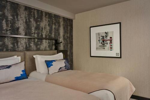 Habitación Doble Feeling Superior - 2 camas individuales del hotel Montcalm East, Autograph Collection. Foto 4