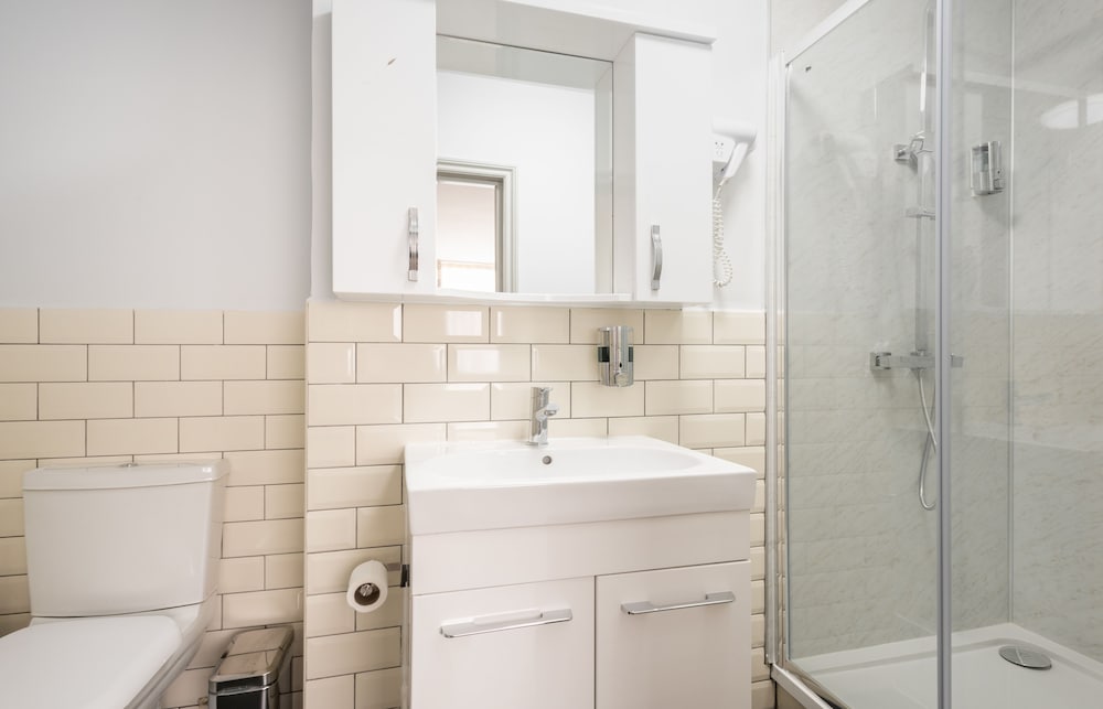 Habitación cuádruple, baño privado (Quatriple Studio) del hotel Central Hoxton Shoreditch. Foto 12