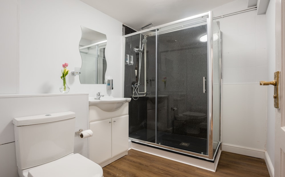 Habitación cuádruple, baño privado (Quatriple Studio) del hotel Central Hoxton Shoreditch. Foto 18