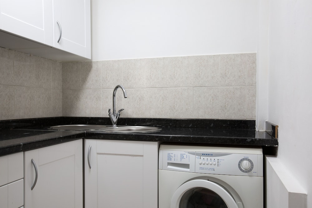 Estudio económico, baño privado del hotel Central Hoxton Shoreditch. Foto 7