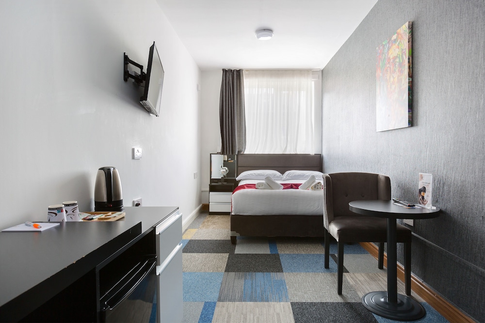 Habitación básica doble, baño privado del hotel Central Hoxton Shoreditch. Foto 2