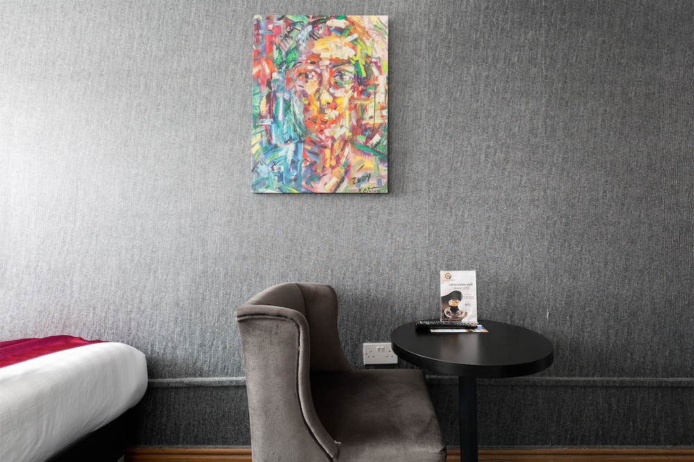 Habitación básica doble, baño privado del hotel Central Hoxton Shoreditch. Foto 5