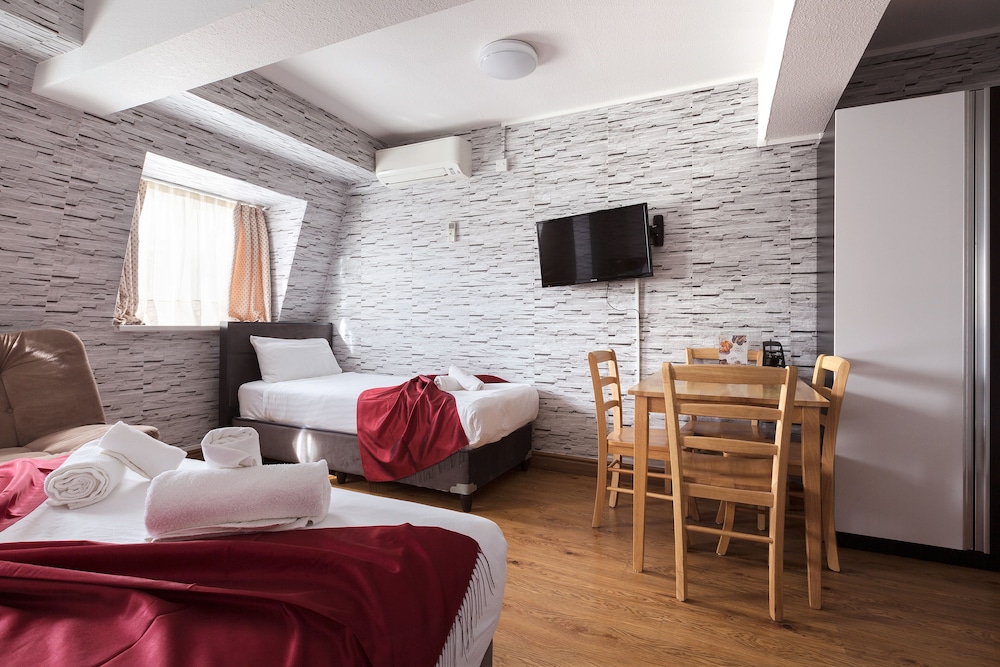 Habitación triple superior, baño privado (Triple Studio) del hotel Central Hoxton Shoreditch. Foto 4