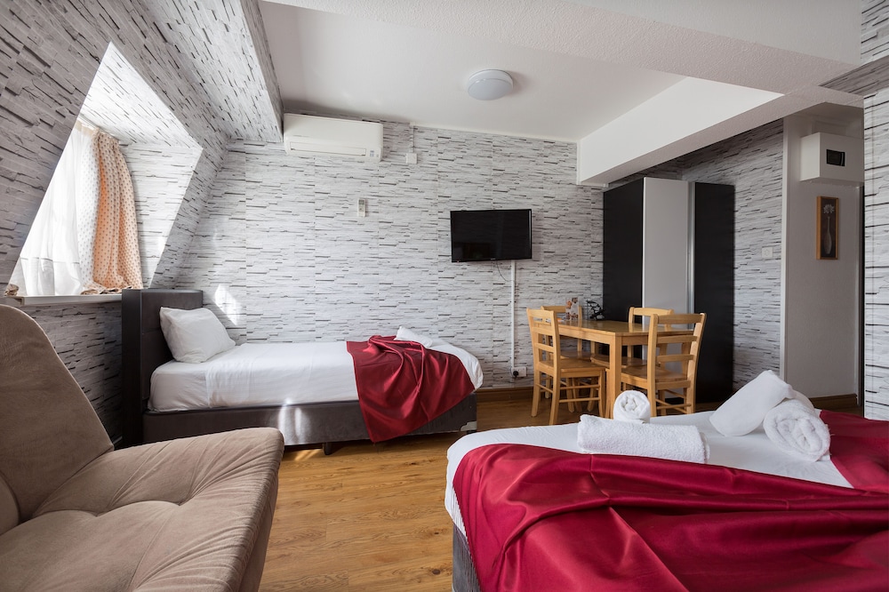 Habitación triple superior, baño privado (Triple Studio) del hotel Central Hoxton Shoreditch. Foto 7