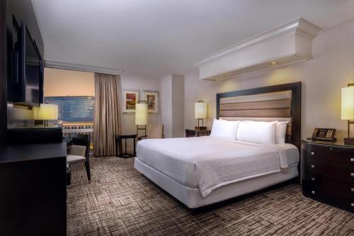 Habitación con vistas a la zona de Strip y 1 cama extragrande o 2 camas grandes del hotel Treasure Island - TI Las Vegas Hotel & Casino