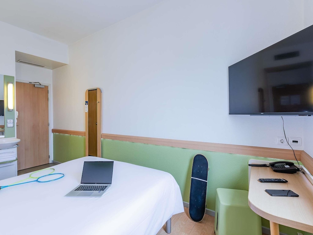 Habitación, 1 cama doble del hotel Ibis Budget Porto Gaia. Foto 1