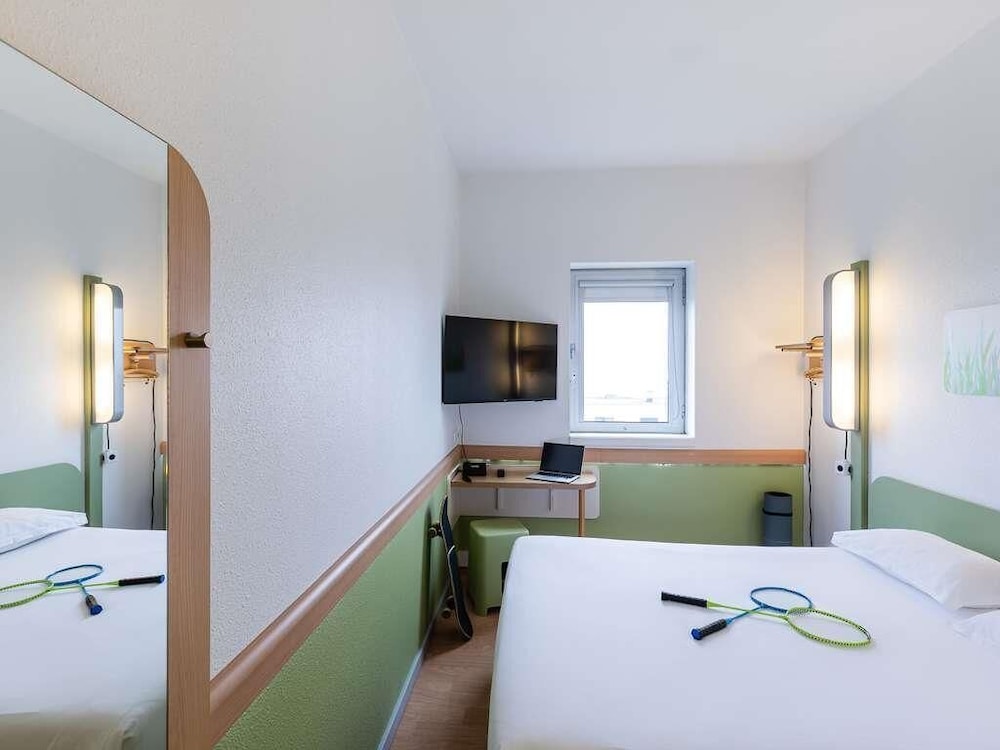 Habitación, 1 cama doble del hotel Ibis Budget Porto Gaia. Foto 3
