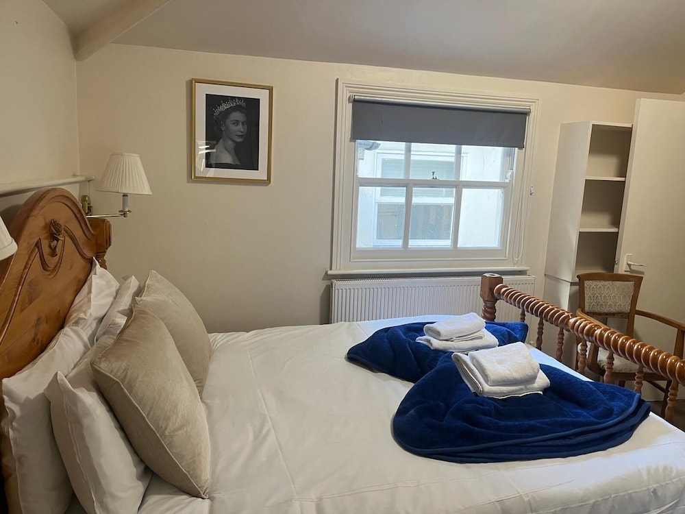 Habitación básica doble, 1 cama doble, baño privado del hotel Atlas Studios. Foto 4