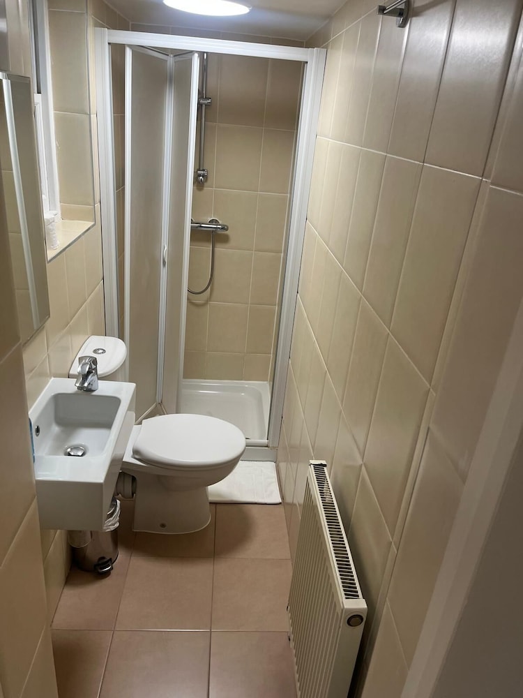 Habitación básica doble, 1 cama doble, baño privado del hotel Atlas Studios. Foto 12
