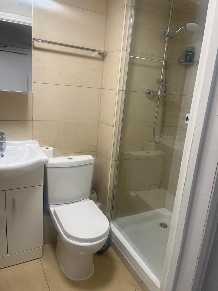 Habitación básica doble, 1 cama doble, baño privado del hotel Atlas Studios. Foto 15