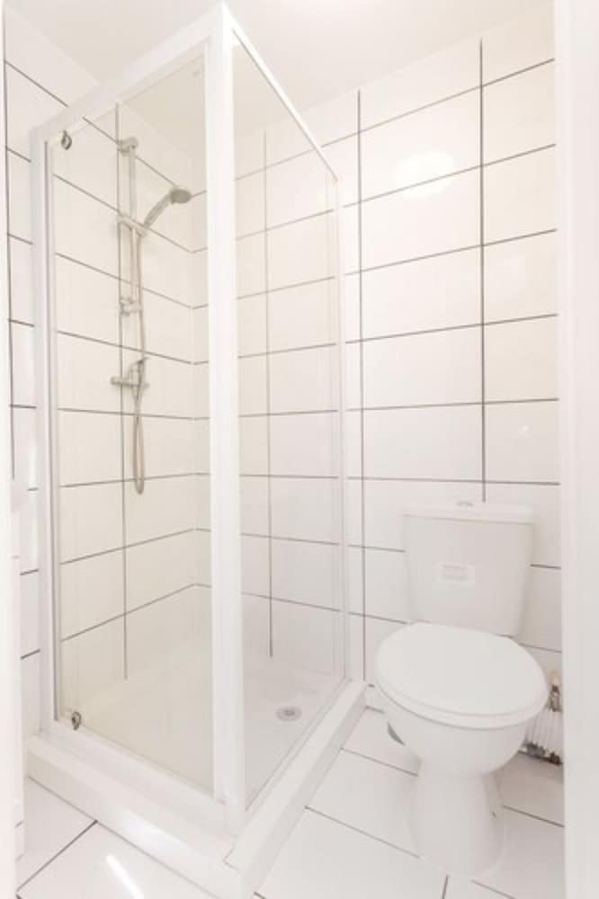 Habitación cuádruple familiar, 1 habitación, baño privado del hotel Atlas Studios. Foto 7