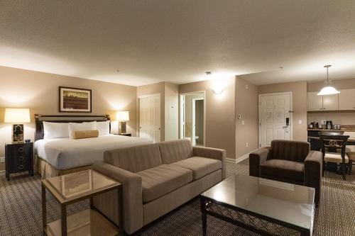 Suite Siena con cama extragrande para fumadores del hotel Tuscany Suites and Casino