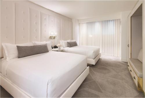 Suite Premier con 2 camas grandes del hotel Mandalay Bay Resort and Casino