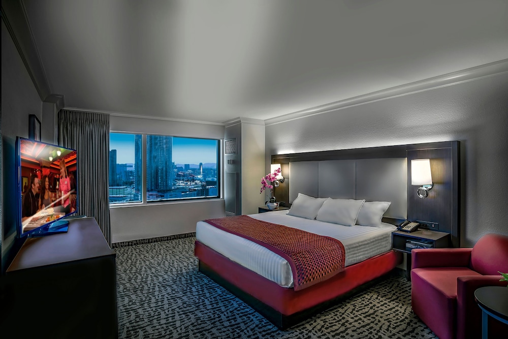 Elite 1 Cama King del hotel The STRAT Hotel, Casino & Tower. Foto 2