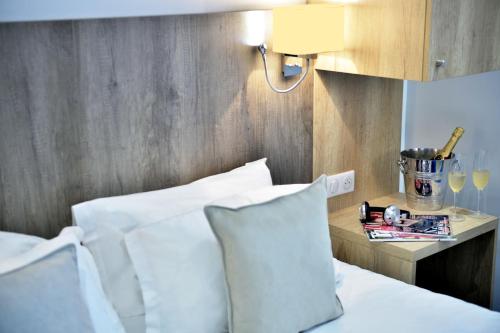 Habitación Triple Superior del hotel Eugenie. Foto 1
