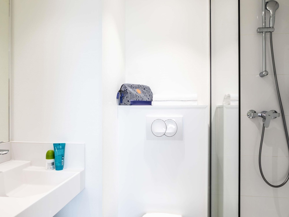 Habitación doble superior, 1 cama doble del hotel Ibis Budget Porte De Montreuil. Foto 3