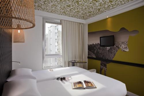 Habitación Doble - 2 camas del hotel Ibis Styles Paris Buttes Chaumont. Foto 3