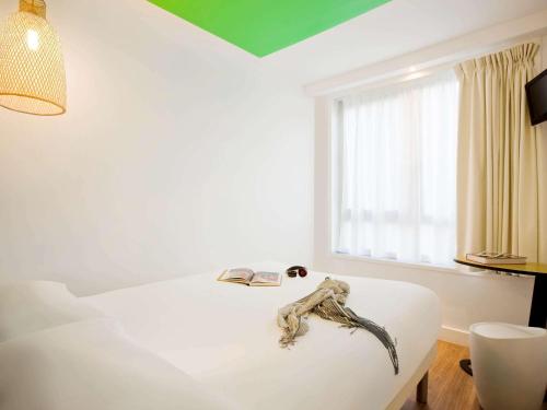 Habitación Doble Estándar del hotel Ibis Styles Paris Buttes Chaumont. Foto 5