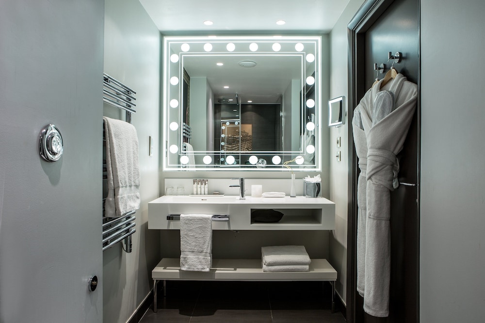 Habitación Premium del hotel Indigo Paris Opera. Foto 14