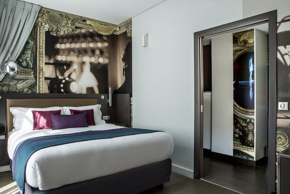 Habitación estándar, 1 cama de matrimonio con sofá cama (Walk in Shower) del hotel Indigo Paris Opera. Foto 2