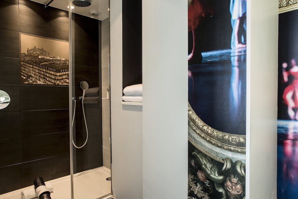 Habitación Premium, 1 cama de matrimonio con sofá cama del hotel Indigo Paris Opera. Foto 5