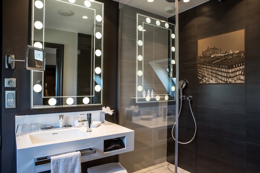 Suite, 1 habitación del hotel Indigo Paris Opera. Foto 9