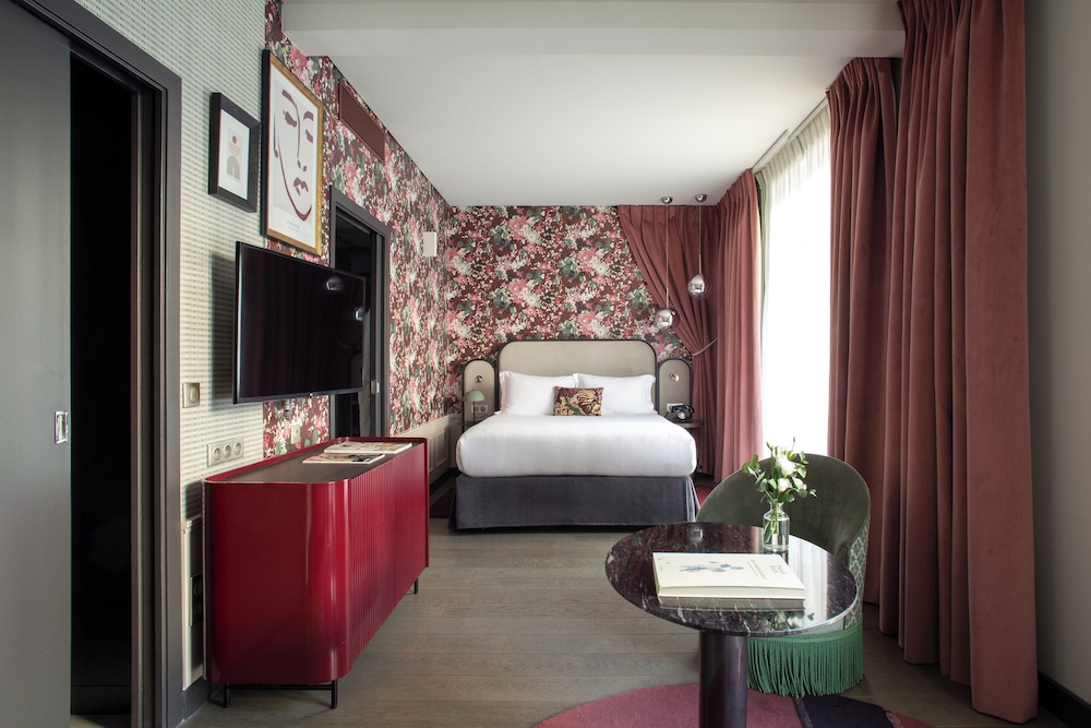 Habitación Premium, 1 cama de matrimonio con sofá cama del hotel Indigo Paris Opera. Foto 2