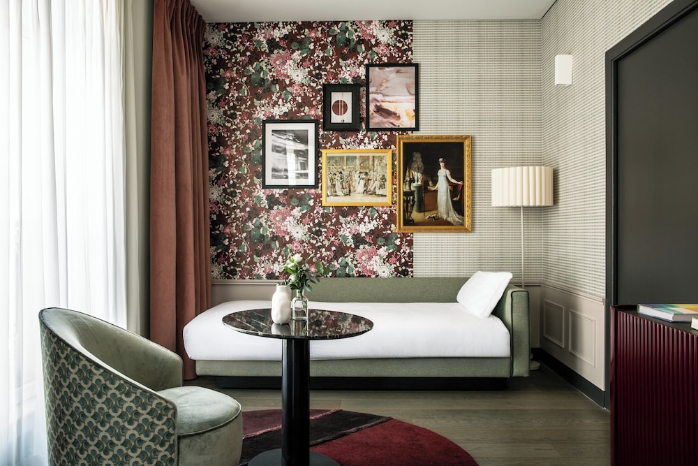 Habitación Premium, 1 cama de matrimonio con sofá cama del hotel Indigo Paris Opera. Foto 3
