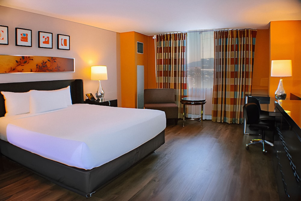 West Tower Deluxe King with Refrigerator del hotel Circus Circus , Casino and Theme Park