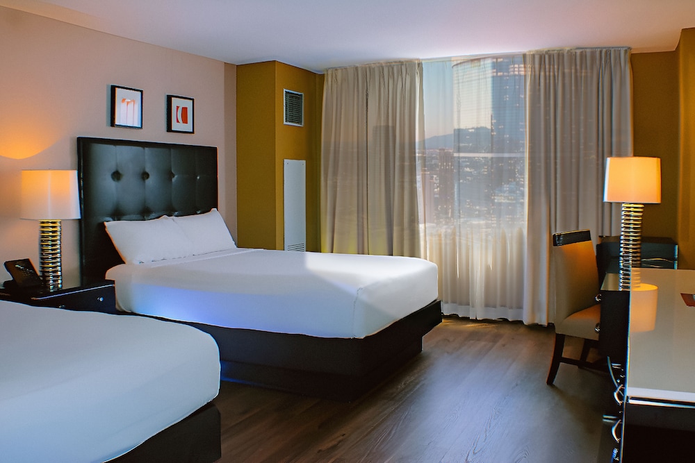 West Tower Deluxe Double Queen with Refrigerator del hotel Circus Circus , Casino and Theme Park