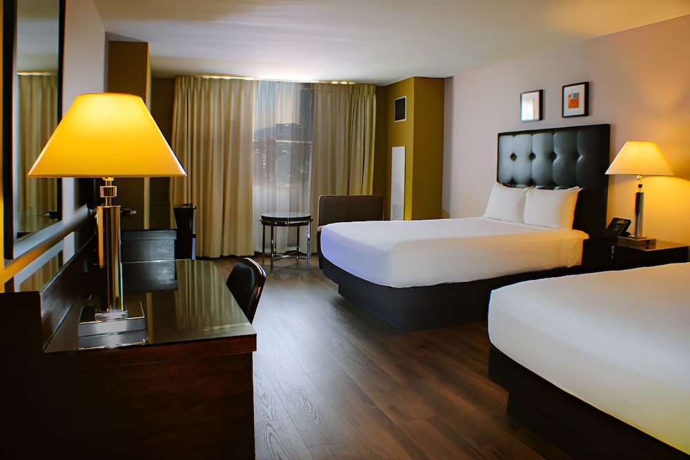 West Tower Deluxe Double Queen with Refrigerator del hotel Circus Circus , Casino and Theme Park. Foto 1