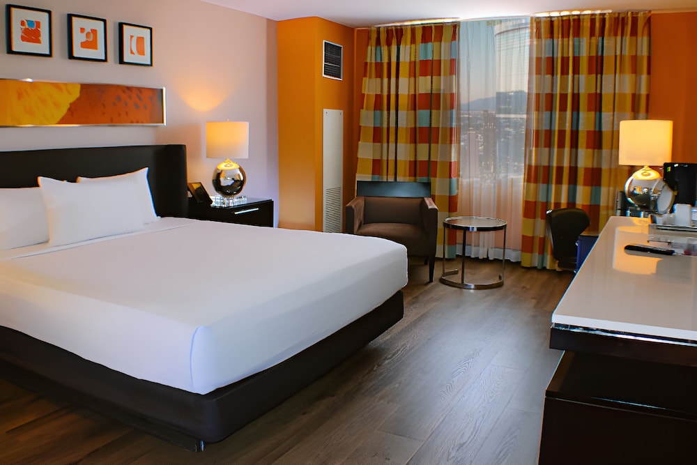 West Tower Executive King with Refrigerator/Coffee Maker del hotel Circus Circus , Casino and Theme Park