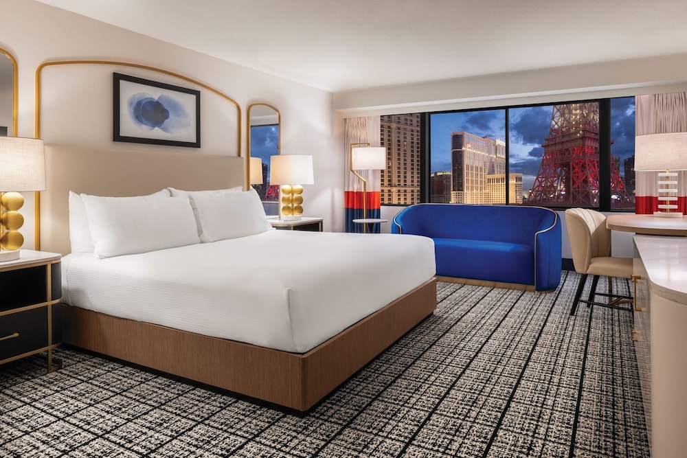Versailles Pool View Room King del hotel Paris Las Vegas Resort and Casino