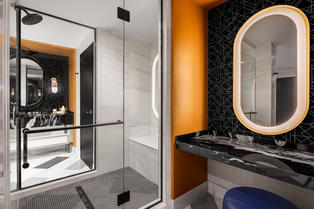 Versailles Executive Suite 1 King del hotel Paris Las Vegas Resort and Casino. Foto 1