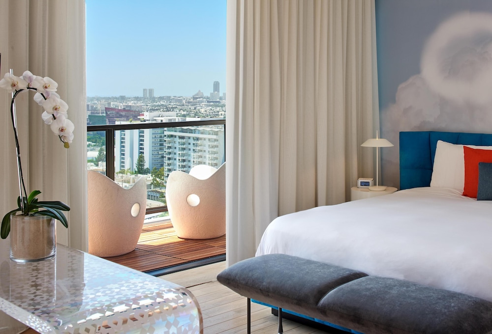 Loft King Skyview con Balcón del hotel The Valorian Los Angeles, Curio Collection by Hilton. Foto 11