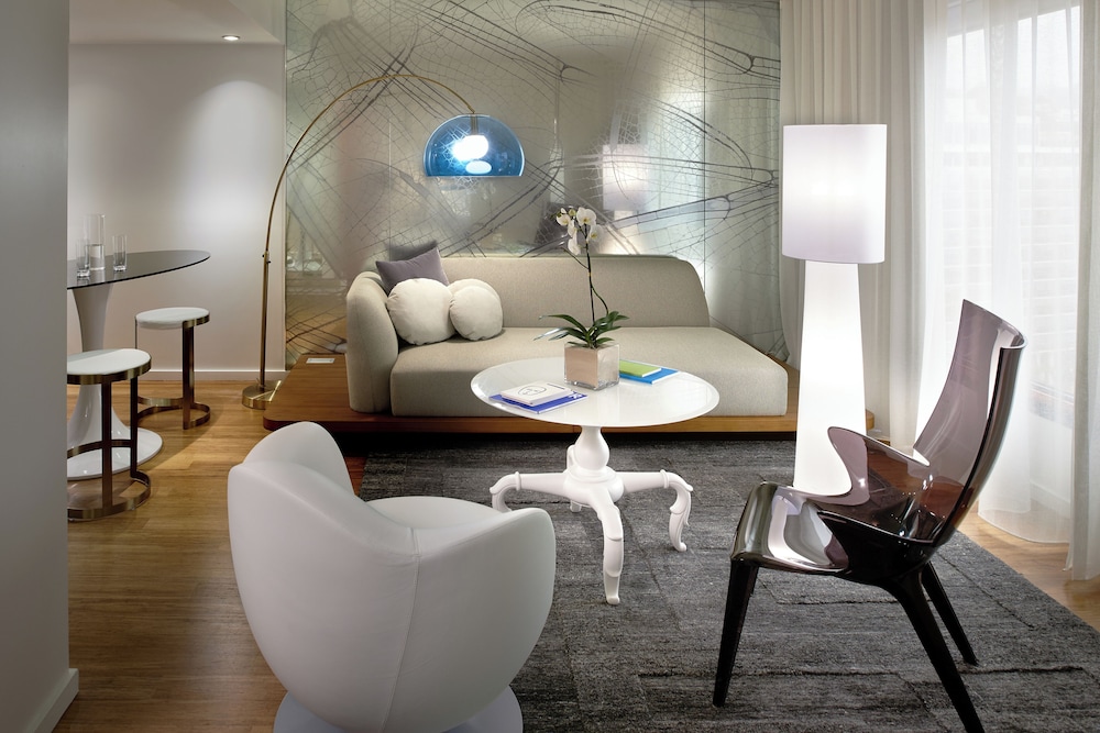 Suite King de 1 dormitorio del hotel The Valorian Los Angeles, Curio Collection by Hilton. Foto 3