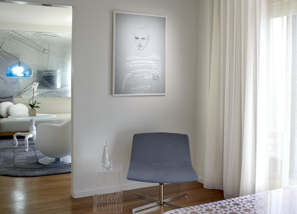 Suite King de 1 dormitorio del hotel The Valorian Los Angeles, Curio Collection by Hilton. Foto 10