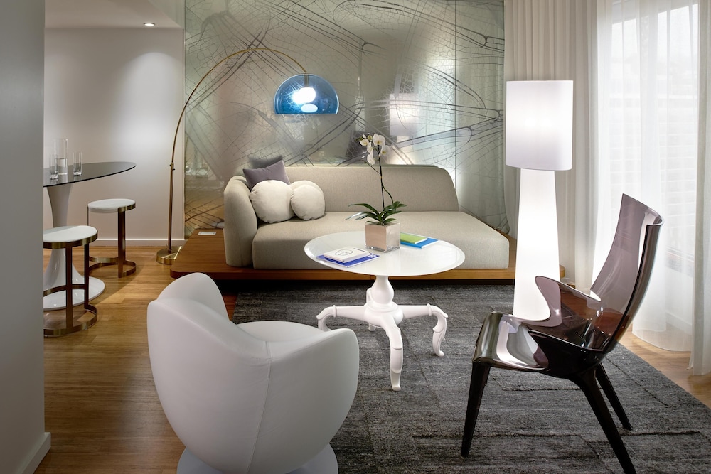 Suite King de 1 dormitorio del hotel The Valorian Los Angeles, Curio Collection by Hilton. Foto 13
