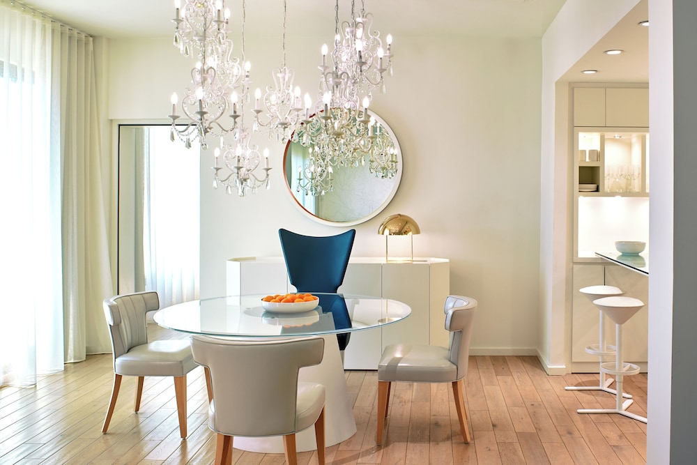 Suite Penthouse King de 1 Dormitorio del hotel The Valorian Los Angeles, Curio Collection by Hilton. Foto 3