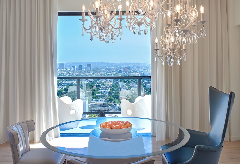 Suite Penthouse King de 1 Dormitorio del hotel The Valorian Los Angeles, Curio Collection by Hilton. Foto 5