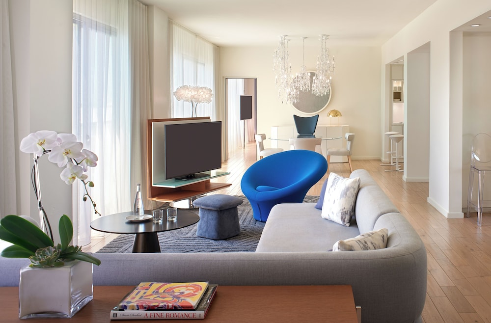 Suite Penthouse King de 1 Dormitorio del hotel The Valorian Los Angeles, Curio Collection by Hilton. Foto 7