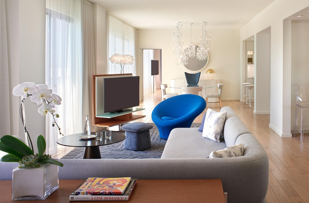 Suite Penthouse King de 1 Dormitorio del hotel The Valorian Los Angeles, Curio Collection by Hilton. Foto 12